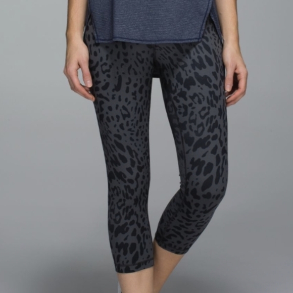 lululemon athletica Pants - Lululemon Athletica Wunder Under Crop II